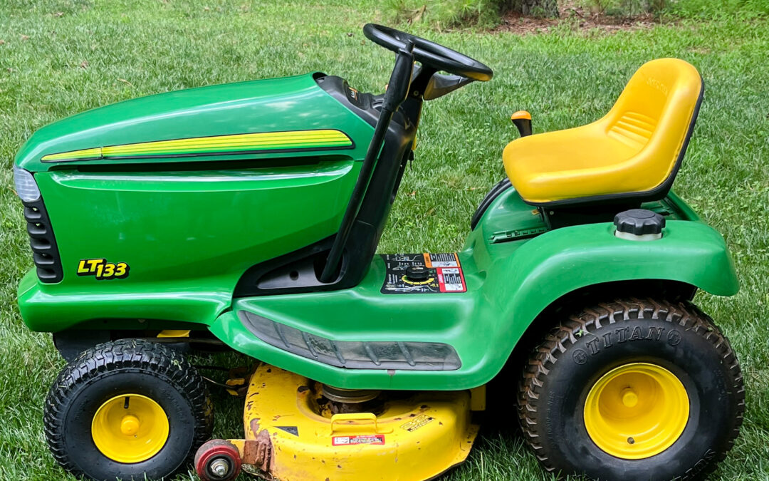 John Deere LT133 38″ Riding Mower